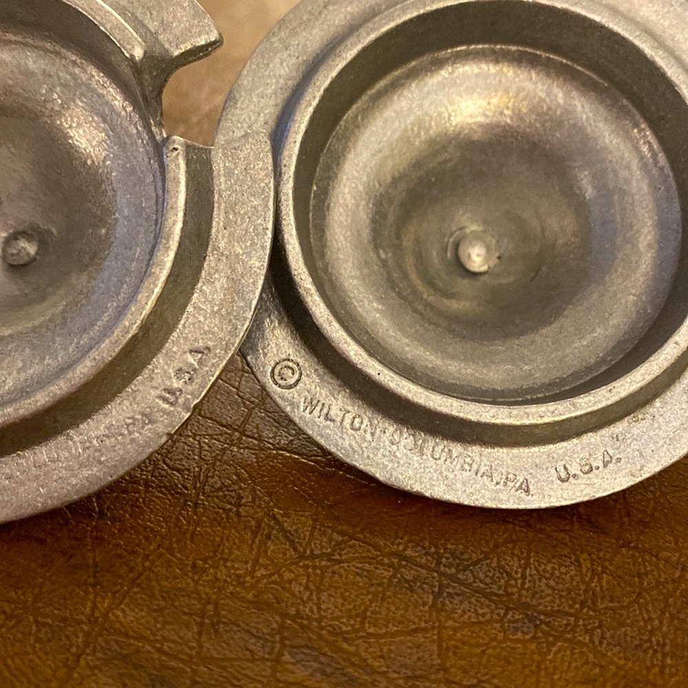 Wilton Armetale Pewter Covered Cream & Sugar - Picture 9 of 9